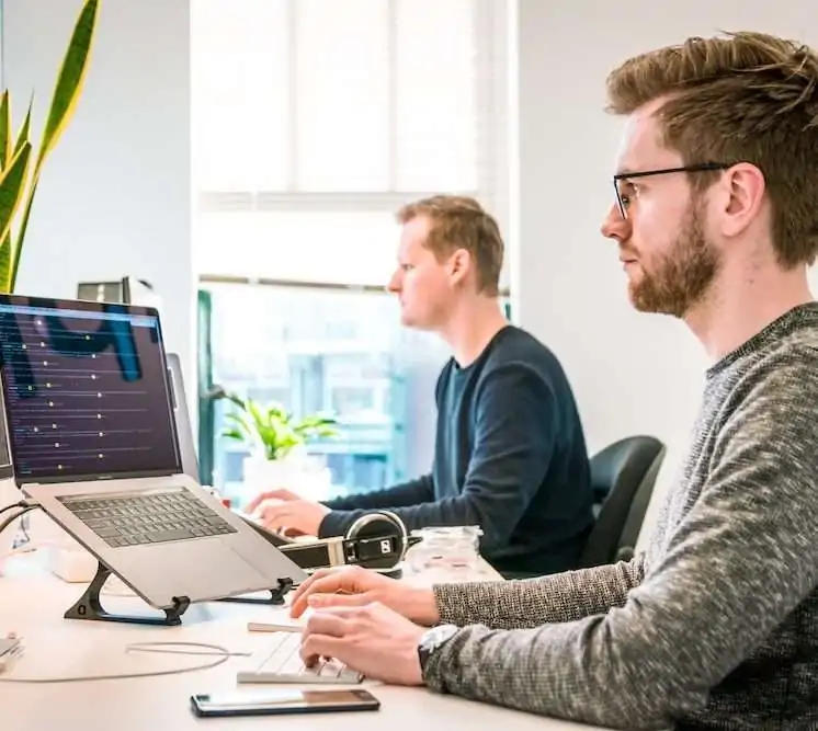 How to get the best managed IT Brisbane service provider 52 cropped Office workers